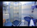 Apartmány More - 600 m from beach: A2(2+3), SA3(2+1), SA4(2+2) Bibinje - Riviera Zadar  - Apartmán - A2(2+3): koupelna s WC