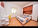 Apartmány Roko - 50 meters from sandy beach: A1 (2+2) Obrovac - Riviera Zadar  - Apartmán - A1 (2+2): ložnice
