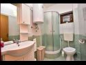Apartmány Roko - 50 meters from sandy beach: A1 (2+2) Obrovac - Riviera Zadar  - Apartmán - A1 (2+2): koupelna s WC