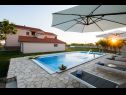 Apartmány Armitage - family friendly: A1(4), A2(4+1), A3(2+1), A4(2+1), A5(2+1) Privlaka - Riviera Zadar  - Apartmán - A1(4): bazén