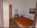 Apartmány Sunny  - sea side terrace & parking: A1(4+1), A2(6+1) Starigrad-Paklenica - Riviera Zadar  - Apartmán - A1(4+1): ložnice