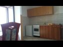 Apartmány Sunny  - sea side terrace & parking: A1(4+1), A2(6+1) Starigrad-Paklenica - Riviera Zadar  - Apartmán - A1(4+1): kuchyně