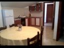 Apartmány Darko - 100m from sea: A1-Jednosobni (3+1), A2-Dvosobni (4+1) Vir - Riviera Zadar  - Apartmán - A1-Jednosobni (3+1): kuchyně a jídelna