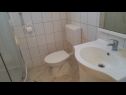 Apartmány Vanja - terrace & BBQ A1(4+2), A2(4+1) Vir - Riviera Zadar  - Apartmán - A1(4+2): koupelna s WC