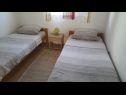 Apartmány Vanja - terrace & BBQ A1(4+2), A2(4+1) Vir - Riviera Zadar  - Apartmán - A1(4+2): ložnice