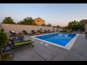 Apartmány Gordana Mar - with pool : A1(2+2), A2H(4+2) Vrsi - Riviera Zadar  - bazén