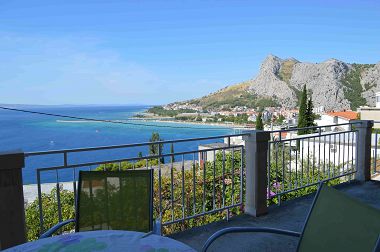 Apartmány Iva - with beautiful view: A1(4+1) Omiš - Riviera Omiš 