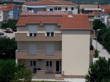 Apartmány Matko-200m from the beach: A1 sjever(2+2), A2 jug(2+2), A3(6+2) Kaštel Štafilić - Riviera Split 