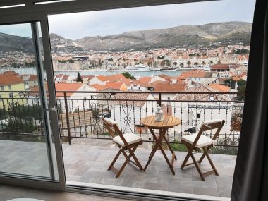 Apartmány Tomi - with beautiful view: A1(4+1) Trogir - Riviera Trogir 