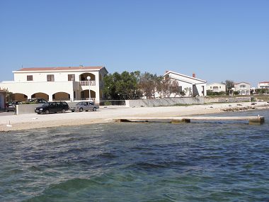 Apartmány Stjepan - 10 m from beach A1 prizemlje desno(2+2), A2 prizemlje lijevo(2+2), A3 1.kat lijevo(2+2) Vir - Riviera Zadar 