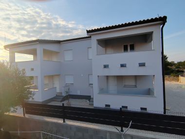 Apartmány Juli - modern: A1(2+2) Vir - Riviera Zadar 