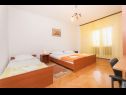 Apartmány Zri - low-cost and spacious: A1(6+2) Biograd - Riviera Biograd  - Apartmán - A1(6+2): ložnice