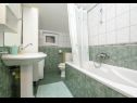 Apartmány a pokoje Mate 1 - 130 m from sea: A1 Zeleni(2+2), R1 Zuta(2), R2 Roza(2) Bol - Ostrov Brač  - Apartmán - A1 Zeleni(2+2): koupelna s WC