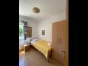 Apartmány Jak - comfortable apartments: A1-donji(4+1), A2-gornji(4+2) Mirca - Ostrov Brač  - Apartmán - A2-gornji(4+2): ložnice
