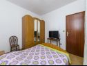 Apartmány Silvana - economy apartments : A1(4), A3(2+1), A2(2) Supetar - Ostrov Brač  - Apartmán - A2(2): ložnice