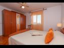 Apartmány Miro - 3 Bedroom apartment: A1(6) Supetar - Ostrov Brač  - Apartmán - A1(6): ložnice
