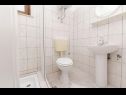 Apartmány Adel - 70 m from beach: A1(4), A2(3+2), SA3(2), A4(4+2) Supetar - Ostrov Brač  - Apartmán - A2(3+2): koupelna s WC