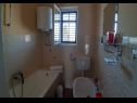 Apartmány Mar - 50 m from beach: A1(4+1), A2(4+1), A3(4+1) Sutivan - Ostrov Brač  - Apartmán - A2(4+1): koupelna s WC
