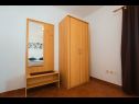 Apartmány Bela2 - great location A1 B1(4), A2 C1(4), A3 D1(4+1) Mastrinka - Ostrov Čiovo  - Apartmán - A1 B1(4): ložnice