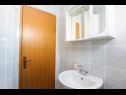 Apartmány Sima - 100m from beach: A1(4+1), A2(2+2), A3(4+2), A4 (2+2) Mastrinka - Ostrov Čiovo  - Apartmán - A1(4+1): koupelna s WC