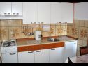 Apartmány Horvat SA1(2), B2(4) Crikvenica - Riviera Crikvenica  - Studio apartmán - SA1(2): kuchyně