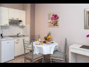 Apartmány Kari A5(4) , SA1(2), SA2(2), SA3(2), SA4(2)  Crikvenica - Riviera Crikvenica  - Studio apartmán - SA1(2): kuchyně a jídelna
