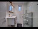 Apartmány Miro SA1(2), SA3(2), A2 Maisonette(2+2), A4(6+2), A5(6+2)  Crikvenica - Riviera Crikvenica  - Apartmán - A4(6+2): koupelna s WC