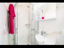 Apartmány a pokoje Bari - 10 km from airport: A1(2), A2(2), R2(2), R3(2), R4(2) Kupari - Riviera Dubrovnik  - Apartmán - A1(2): koupelna s WC