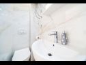 Apartmány a pokoje Bari - 10 km from airport: A1(2), A2(2), R2(2), R3(2), R4(2) Kupari - Riviera Dubrovnik  - Pokoj - R3(2): koupelna s WC