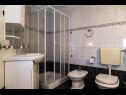 Apartmány Mir - 50m from the sea A1(2+2), A2(2+1), A3(2), A4(4+2), A5(2+2) Fažana - Istrie  - Apartmán - A5(2+2): koupelna s WC