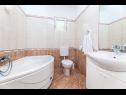 Apartmány Juri A1(2+2), A2(2+2) Vrbnik - Ostrov Krk  - Apartmán - A1(2+2): koupelna s WC