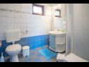 Apartmány a pokoje Luka - with parking; A2(2+2), R1(2), R2(2) Vrbnik - Ostrov Krk  - Pokoj - R1(2): koupelna s WC