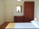 Apartmány Smilja - 150 m from pebble beach: A1(2+2), A2(2+1), SA3(2) Baška Voda - Riviera Makarska  - Apartmán - A1(2+2): ložnice
