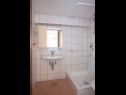 Apartmány Ante M - 100 m from beach: A1(4+2), A2(4+2), C3(2) Brela - Riviera Makarska  - Apartmán - C3(2): koupelna s WC