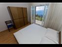 Apartmány Miljko - 80 m from beach: A1(6), SA2(2), A10(4+1), A11(2+2) Brela - Riviera Makarska  - Apartmán - A10(4+1): ložnice