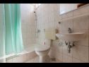 Apartmány Ruze - 200 m from sea : A1(6+1), A2(8+1) Brela - Riviera Makarska  - Apartmán - A2(8+1): koupelna s WC