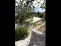 Apartmány Up - amazing sea view: A1(2) Brela - Riviera Makarska  - dvůr