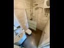 Apartmány Via - 250 m from sea: SA2(2), SA3(2), SA4(2), SA1(2) Brela - Riviera Makarska  - Studio apartmán - SA3(2): koupelna s WC
