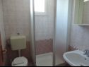  Maza - with seaview & parking: R1(2+1), R2(2) Brela - Riviera Makarska  - Pokoj - R1(2+1): koupelna s WC