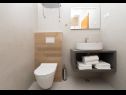 Apartmány Ivi - 100 m from pebble beach: A1(2+2), A2(2+2), A3(2+2), A4(4+4), A5(2+2) Drašnice - Riviera Makarska  - Apartmán - A4(4+4): koupelna s WC