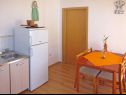 Apartmány Biljana - 150m from beach: A1(2+1), A2(2+2), A3(5), A4(2+2) Gradac - Riviera Makarska  - Apartmán - A3(5): kuchyně a jídelna