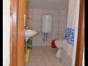 Apartmány Jozo - 150 m from pebble beach: A1(2), A2(2), A3(2), A4(4), A5(4) Gradac - Riviera Makarska  - Apartmán - A4(4): koupelna s WC