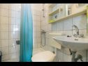 Apartmány Mira - economy: A1(2+2), SA2(2), SA3(2) Igrane - Riviera Makarska  - Studio apartmán - SA3(2): koupelna s WC