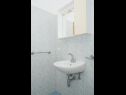 Apartmány Željko - spacious and affordable A1(6+2), SA2(2), SA3(2), SA4(2+1) Makarska - Riviera Makarska  - Studio apartmán - SA2(2): koupelna s WC