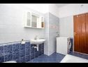 Apartmány Željko - spacious and affordable A1(6+2), SA2(2), SA3(2), SA4(2+1) Makarska - Riviera Makarska  - Studio apartmán - SA4(2+1): koupelna s WC