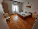Apartmány Željko - spacious and affordable A1(6+2), SA2(2), SA3(2), SA4(2+1) Makarska - Riviera Makarska  - Apartmán - A1(6+2): ložnice