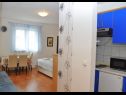 Apartmány Ivi - big parking and courtyard SA2(3), SA4(2+1), SA3(2+1), SA5(2+1), SA6(2+1) Makarska - Riviera Makarska  - Studio apartmán - SA4(2+1): kuchyně a jídelna