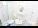 Apartmány Tomislava - ground floor apartments: A1(2+1), A2(2+3) Makarska - Riviera Makarska  - Apartmán - A2(2+3): koupelna s WC