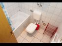 Apartmány Ruza - sea view: A1(4), A2(4), A4(3+2), SA5(2), SA6(2+1), SA7(2), A8(2+2) Makarska - Riviera Makarska  - Apartmán - A1(4): koupelna s WC