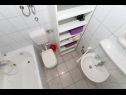 Apartmány Ruza - sea view: A1(4), A2(4), A4(3+2), SA5(2), SA6(2+1), SA7(2), A8(2+2) Makarska - Riviera Makarska  - Apartmán - A2(4): koupelna s WC